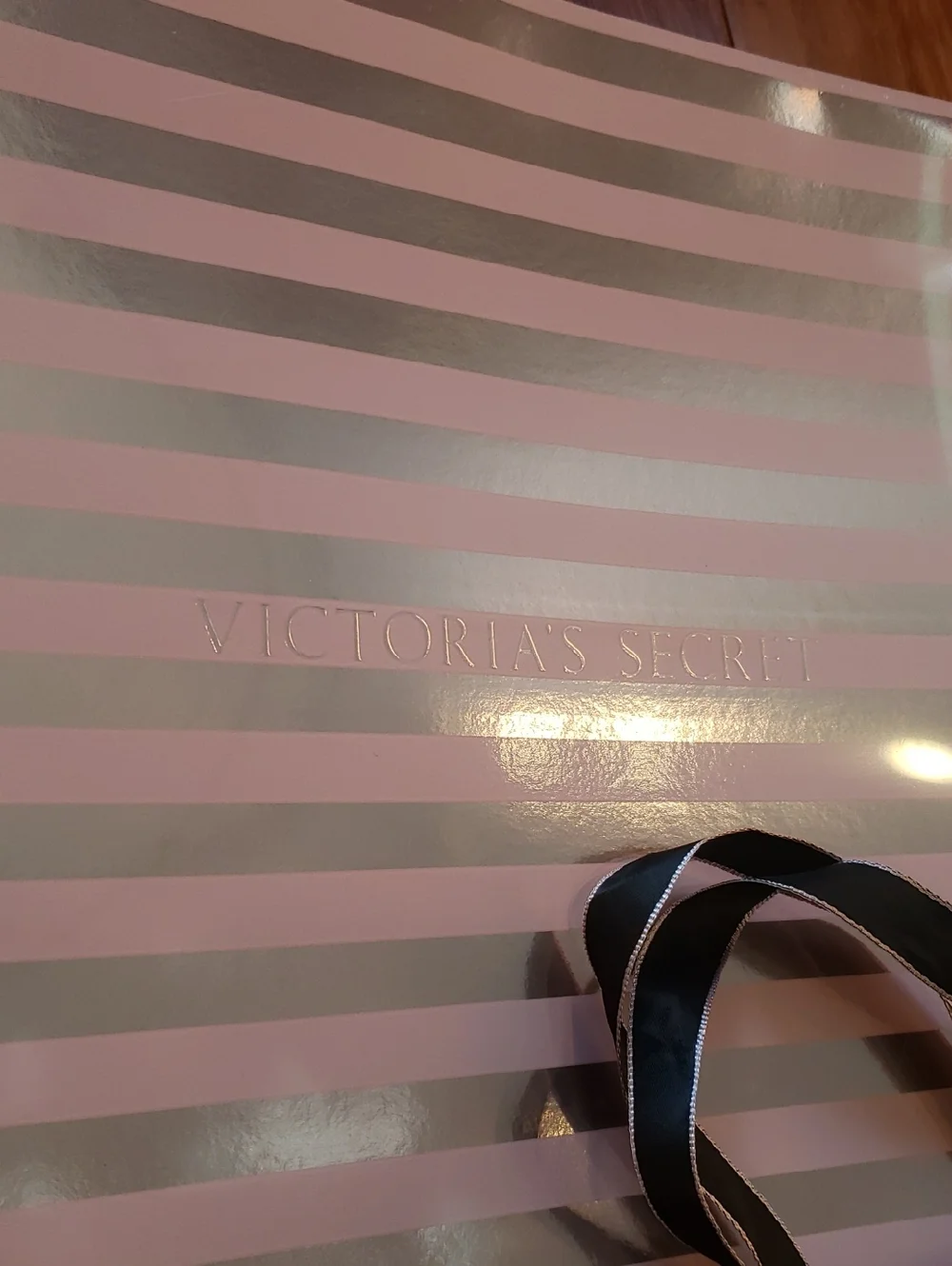 Victoria's Secret Pillow Style Pop Open Gift Box. New in cellophane